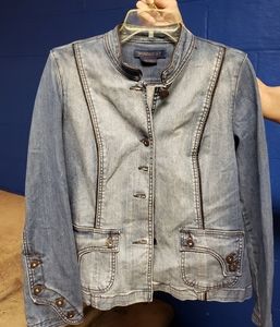 Beautiful blue jean jacket. make me an offer